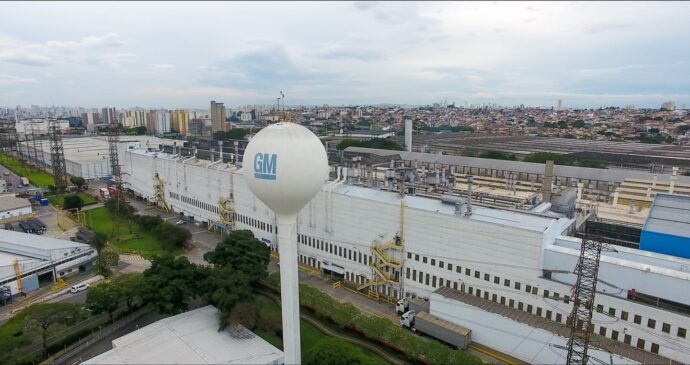 Em comunicado, a General Motors disse que a medida foi tomada após várias tentativas de lay-off