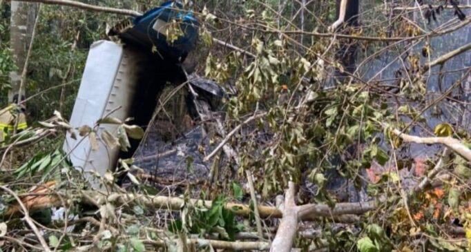 Avião explodiu ao cair