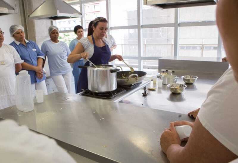 Durante todo o ano letivo, são as merendeiras que alimentam os mais de 3 milhões de estudantes matriculados nas unidades da Secretaria da Educação do Estado de São Paulo