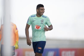 Casemiro não foi a campo. Ele ficou no hotel por conta de uma pancada