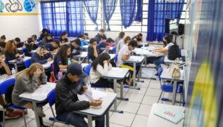 A publicação da Secretaria também trata sobre a divisão das vagas por curso em cada instituição