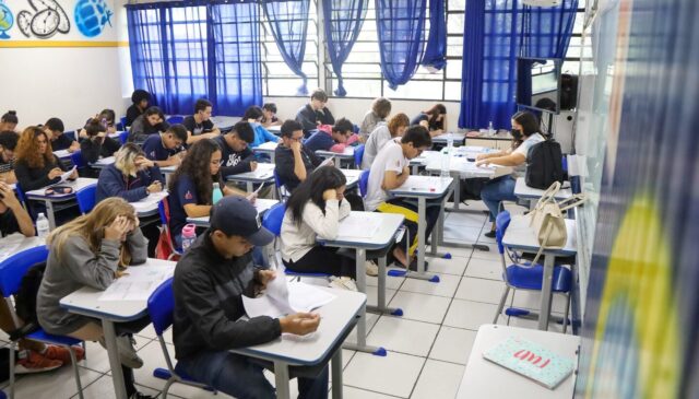 A publicação da Secretaria também trata sobre a divisão das vagas por curso em cada instituição