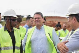 Governador disse que um processo para extinguir a parceria não chegaria ao fim antes do prazo previsto na assinatura