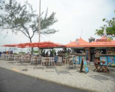 Quiosque na Barra da Tijuca, zona oeste da capital fluminense onde médicos foram assassinados
