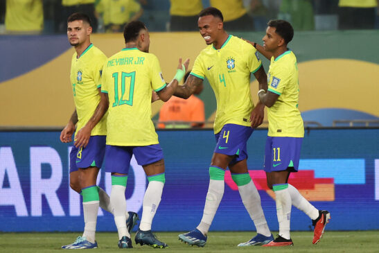 O Brasil de Diniz passou sufoco mais uma vez nas Eliminatórias; gol do Brasil foi de Gabriel Magalhães