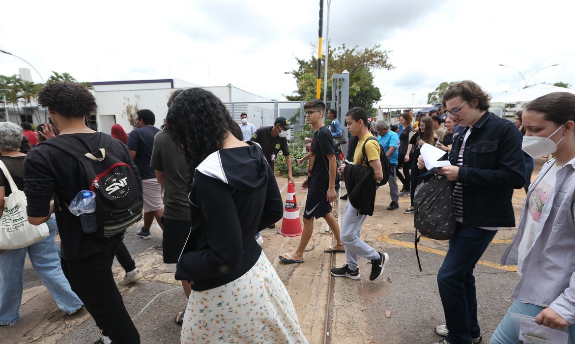 Como ocorre desde 2017, o exame será realizado em dois domingos consecutivos - antes, era aplicado em um único fim de semana, sábado e domingo. Em 2023, será nos dias 5 e 12 de novembro