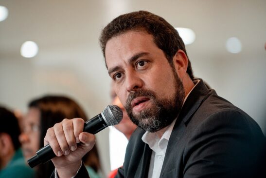 O deputado federal Guilherme Boulos durante reunião em que fez afirmação sobre Drauzio Varella, na última segunda