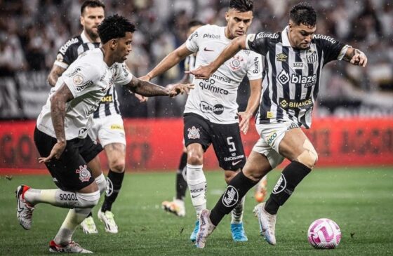 O 1° tempo teve domínio do Corinthians, que só não abriu o placar por um "simples" motivo: João Paulo