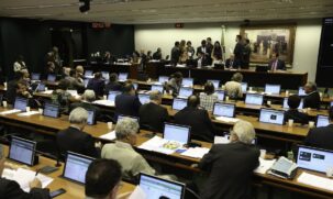 O artigo em questão trata da divisão entre os colaterais