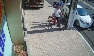 Ciclista quase é atropelado
