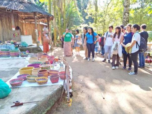 Reportagem aborda, ainda, como estão sobrevivendo as cerca de 150 famílias no pós-pandemia e durante a discussão do Marco Temporal