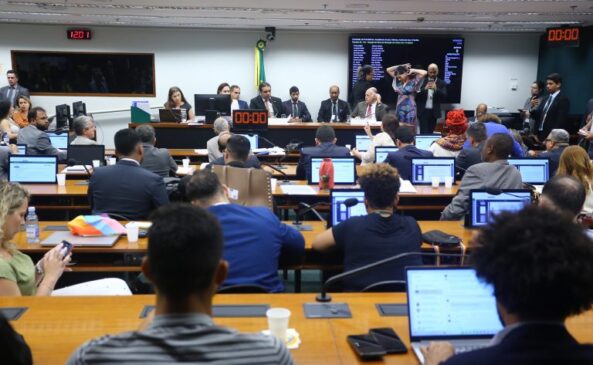 Comissão ficou lotada durante aprovação