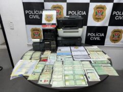 Foram encontrados diversos documentos de vários estados como RG, CPF, CNH, CRLV e certidão de nascimento