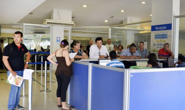 A expectativa do governo federal é que, até dezembro, o tempo médio de espera por uma perícia médica caia para 45 dias, conforme é previsto em lei
