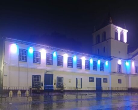 O Páteo do Collegio e o Viaduto do Chá, estão iluminados de azul e branco, cores da bandeira de Israel
