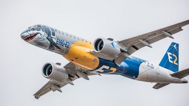 O jato comercial E 190 E-2