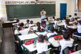 A Secretaria da Educação do Estado de São Paulo suspenderá as aulas nas escolas da rede na capital e região metropolitana nesta terça-feira (3)