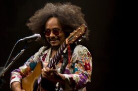 Das 10h às 18h, o parque recebe atrações como a apresentação inédita da Orquestra Filarmônica de Paraisópolis ao lado de Chico César e Negra Li