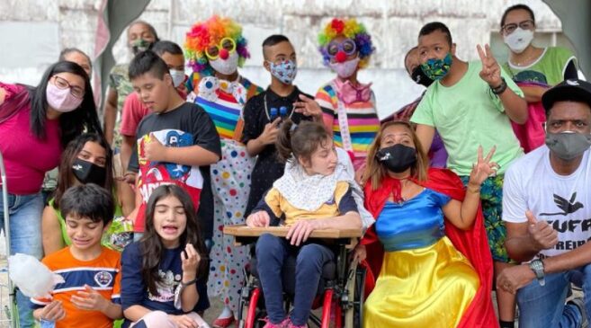 As lideranças da Cufa realizaram triagem com as famílias para compreender a particularidade de cada criança e brinquedos que mais gostam e se adaptam a suas necessidades