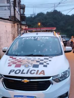 Criminosos atiraram 17 vezes contra viatura da PM que patrulhava o Morro do Fontana