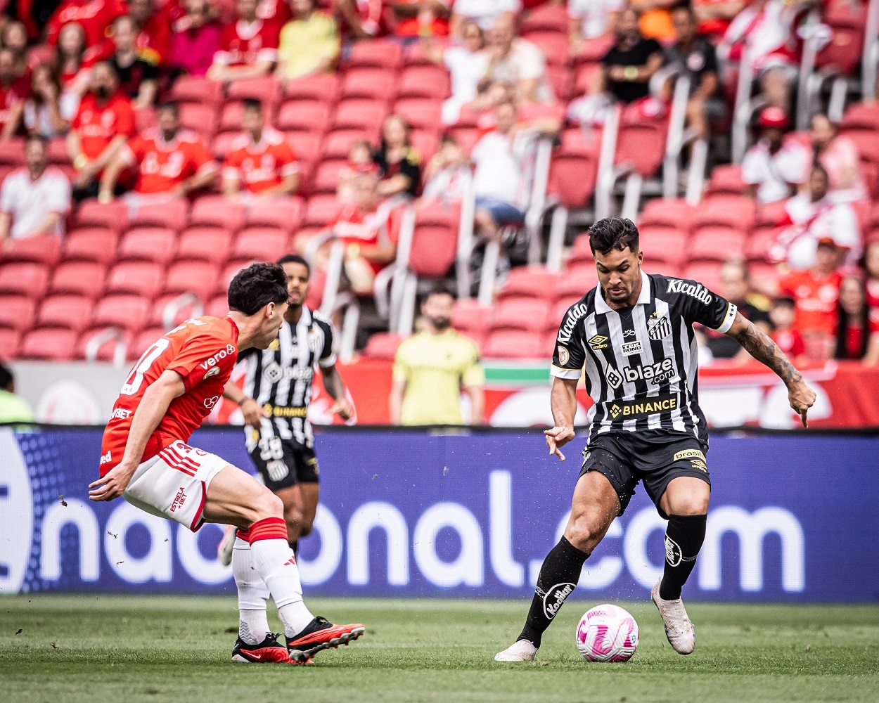 Peixe fez o pior jogo da temporada e tomou uma verdadeira sacolada do Inter