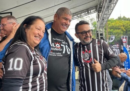 Milton Leite, ao centro, durante evento de confirmação de sua candidatura à vice-presidência do Corinthians