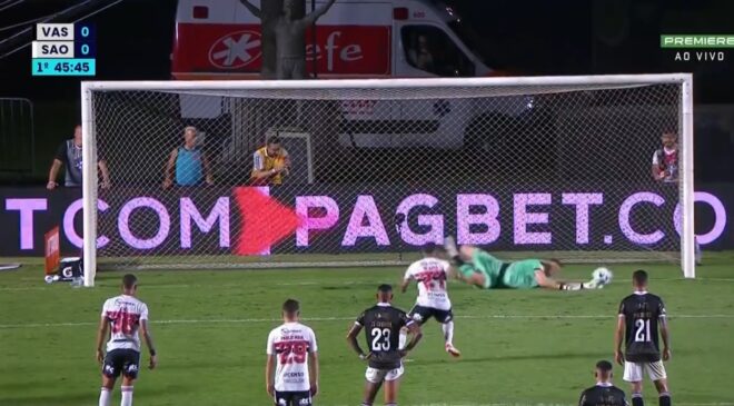 Pênalti perdido por Rato contra o Vasco, em partida válida pelo Brasileirão