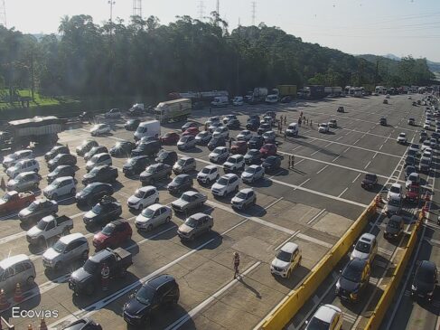 Na última hora, desceram mais de 5,5 mil veículos e subiram mais de 2,5 mil veículos