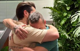 O DJ Brasileiro Alok, 32 anos, e seu pai e também DJ Juarez Petrillo, 53 anos, se reencontraram na tarde desta quarta-feira (11)