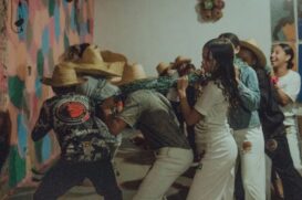 Sua premissa é selecionar e desenvolver projetos artísticos de linguagens diversas