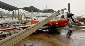 Aviões da FAB ficaram destruídos após chuvas no interior de São Paulo