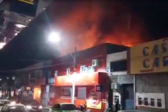 Incêndio em loja no centro de São Carlos (SP)