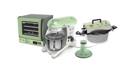 A linha conta com quatro itens, com preços que variam de R$ 250 a R$ 2.699