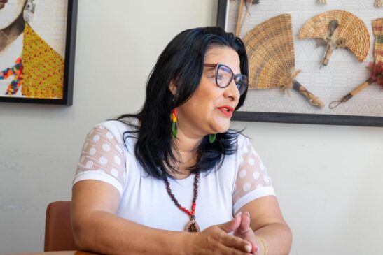 Juliana explica as especificidades da mulher indígena referidas no projeto