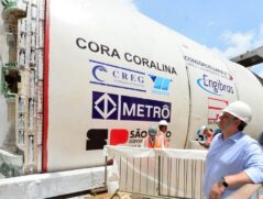 O tatuzão tem capacidade para escavar e revestir até 15 metros por dia, por meio de sua roda de corte de 11,66 metros de diâmetro