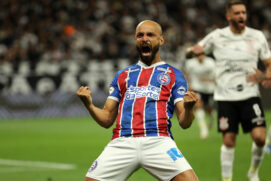 A derrota, aliás, gerou vaias por parte da torcida na noite que antecede uma das eleições mais apertadas da história do clube