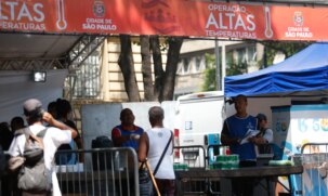 A prefeitura de São Paulo vai montar dez tendas distribuídas pela cidade para entregar água e frutas à população vulnerável em dias de calor intenso