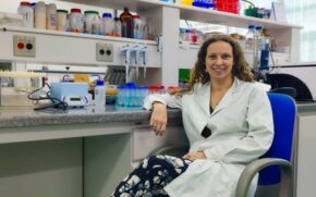 A bióloga Juliana Mozer tem expertise no estudo de compostos extraídos de animais marinhos