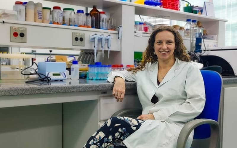 A bióloga Juliana Mozer tem expertise no estudo de compostos extraídos de animais marinhos