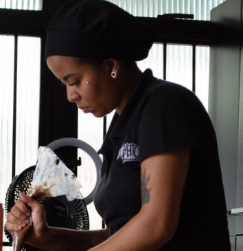 Em 2018, Gabriela Oliveira criou a Doce Ghetto Brigaderia, no bairro da Brasilândia, zona norte da Capital