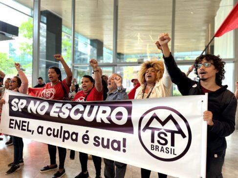 Protesto do MTST em frente à sede da Enel, na zona sul de São Paulo