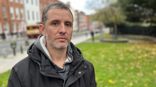 O entregador brasileiro Caio Benicio acertou o agressor com seu capacete, evitando que o ataque continuasse