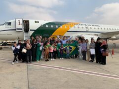 Segundo a Força Aérea Brasileira (FAB), 30 pessoas embarcaram em um avião KC-30 da FAB