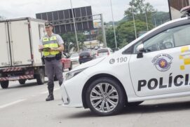 polícia apreendeu no local cápsulas de projéteis 9mm, que serão periciadas.