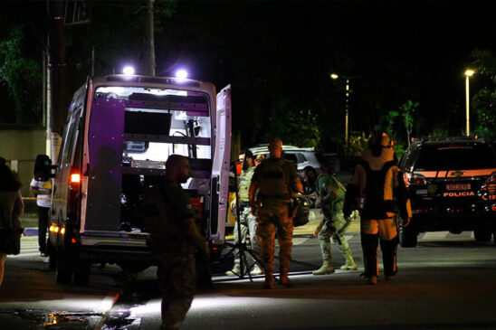Os policiais do GER utilizaram novamente o robô para levar o explosivo até a mochila