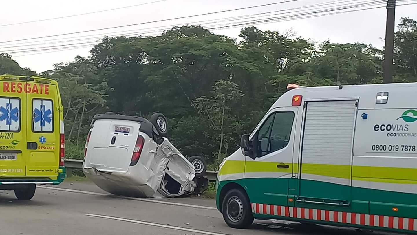 No local existe um congestionamento de ao menos 2 km. No entanto, o trânsito já está sendo liberado
