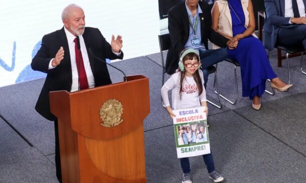 A meta é chegar ao fim de 2026 com mais de 2 milhões de estudantes da educação especial matriculados em classes comuns