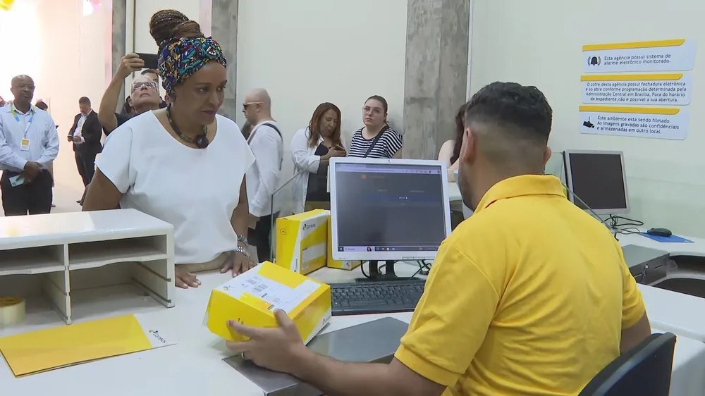 Funcionamento da agência dos Correios inaugurada na favela de Paraisópolis