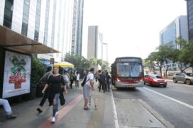 s metroviários foram multados em R$ 2 milhões por causa desse descumprimento, e o governo estadual pediu o pagamento de outros R$ 7,1 milhões por prejuízos causados pela paralisação