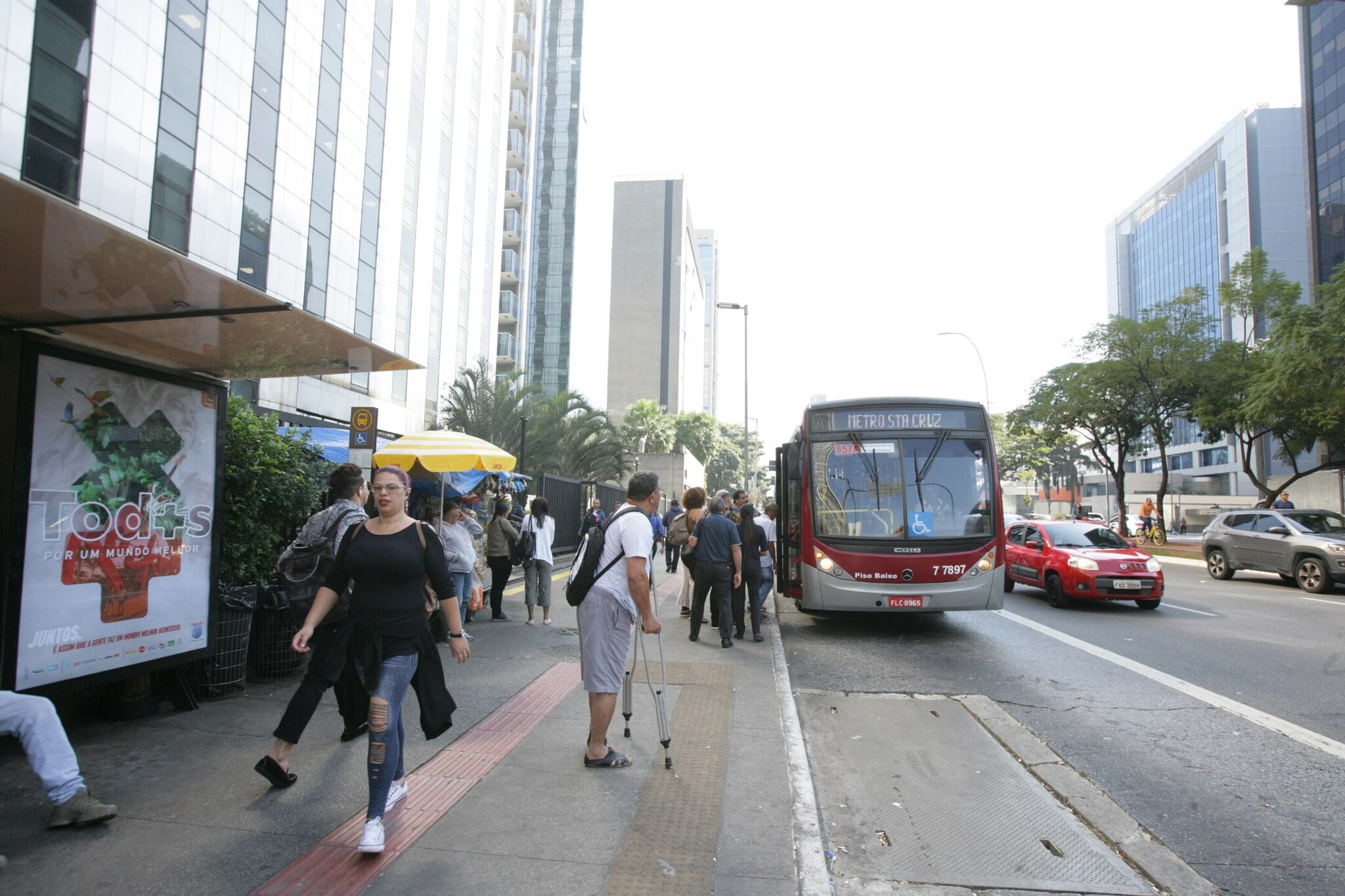s metroviários foram multados em R$ 2 milhões por causa desse descumprimento, e o governo estadual pediu o pagamento de outros R$ 7,1 milhões por prejuízos causados pela paralisação